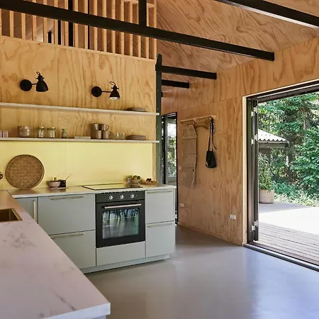 Let Inside And Outside Meet In Fjordly Semesterbostad *
