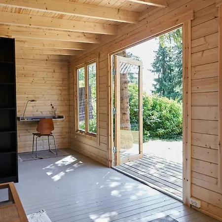 Let Inside And Outside Meet In Fjordly Semesterbostad